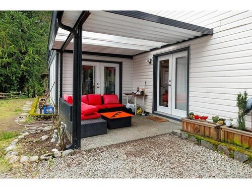 2704 Bonnie Pl, Cobble Hill, BC - Outdoor With Deck Patio Veranda With Exterior