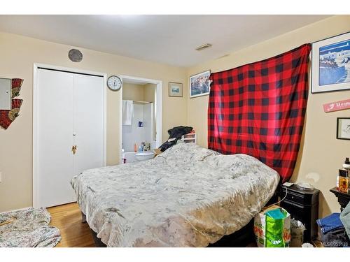 2704 Bonnie Pl, Cobble Hill, BC - Indoor Photo Showing Bedroom