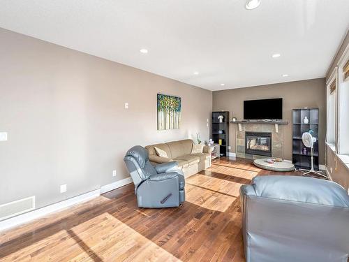 6221 Averill Dr, Duncan, BC - Indoor Photo Showing Living Room With Fireplace