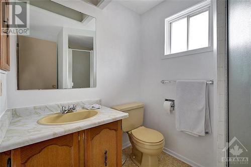 126 Hawk Crescent, Ottawa, ON - Indoor Photo Showing Bathroom