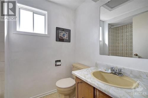 126 Hawk Crescent, Ottawa, ON - Indoor Photo Showing Bathroom