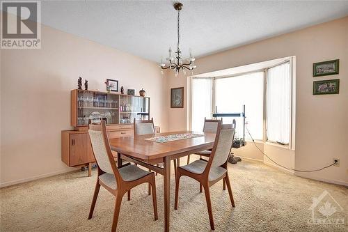 126 Hawk Crescent, Ottawa, ON - Indoor Photo Showing Dining Room