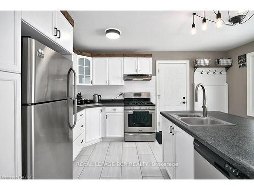 26 Edith Ave, Grey Highlands, ON - Indoor Photo Showing Kitchen With Double Sink With Upgraded Kitchen