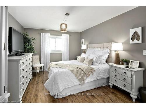 26 Edith Ave, Grey Highlands, ON - Indoor Photo Showing Bedroom