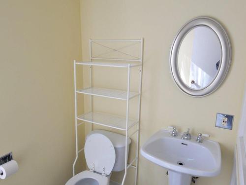 Powder room - 34 Rue Du Pont, Bedford - Ville, QC - Indoor Photo Showing Bathroom