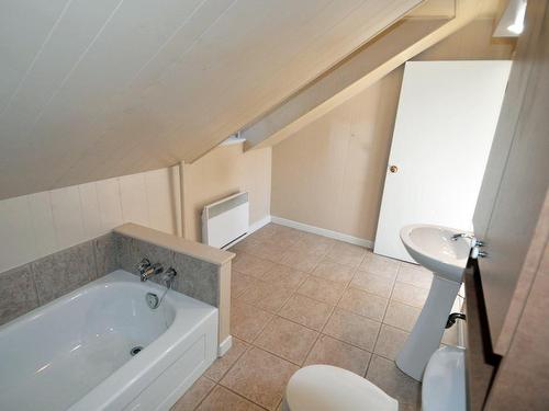 Ensuite bathroom - 34 Rue Du Pont, Bedford - Ville, QC - Indoor Photo Showing Bathroom