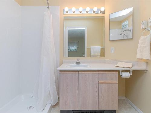 35-9933 Chemainus Rd, Chemainus, BC - Indoor Photo Showing Bathroom