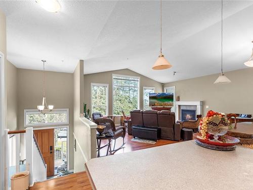 629 7Th St, Nanaimo, BC - Indoor With Fireplace