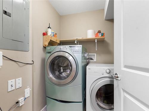 629 7Th St, Nanaimo, BC - Indoor Photo Showing Laundry Room