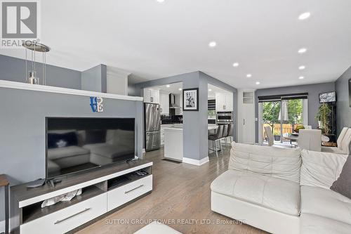 40 Lamberton Blvd, Toronto, ON - Indoor Photo Showing Living Room