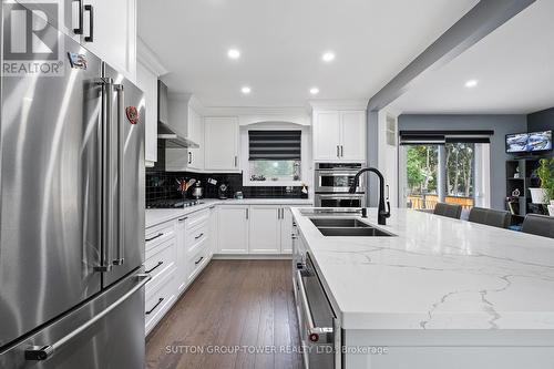 40 Lamberton Blvd, Toronto, ON - Indoor Photo Showing Kitchen With Double Sink With Upgraded Kitchen