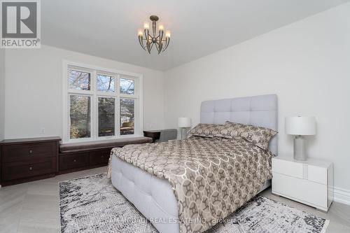 816 Meadow Wood Rd, Mississauga, ON - Indoor Photo Showing Bedroom