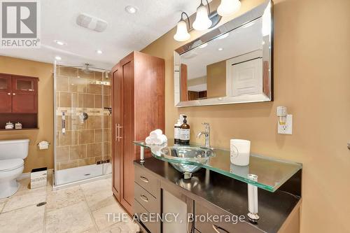 924 Union St, Kitchener, ON - Indoor Photo Showing Bathroom