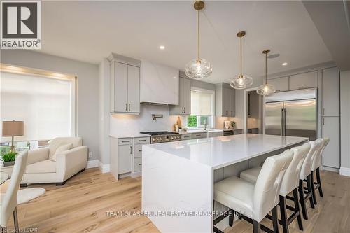 157 Windermere Road, London, ON - Indoor Photo Showing Kitchen With Upgraded Kitchen