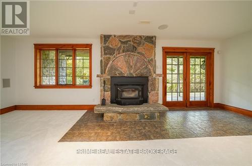10109 Jennison Cres, Lambton Shores, ON - Indoor Photo Showing Living Room With Fireplace