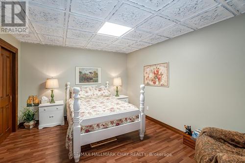 21 Tecumseth Heights Drive, New Tecumseth, ON - Indoor Photo Showing Bedroom