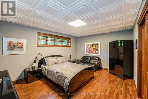 21 Tecumseth Heights Drive, New Tecumseth, ON - Indoor Photo Showing Bedroom