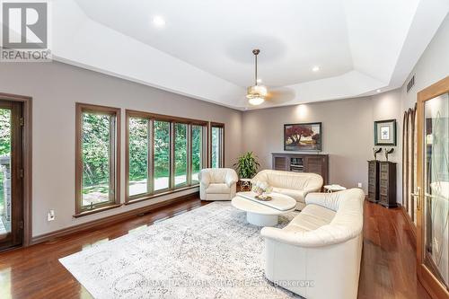 21 Tecumseth Heights Drive, New Tecumseth, ON - Indoor Photo Showing Living Room