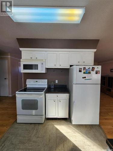 707 Grey Avenue, Grenfell, SK - Indoor Photo Showing Kitchen