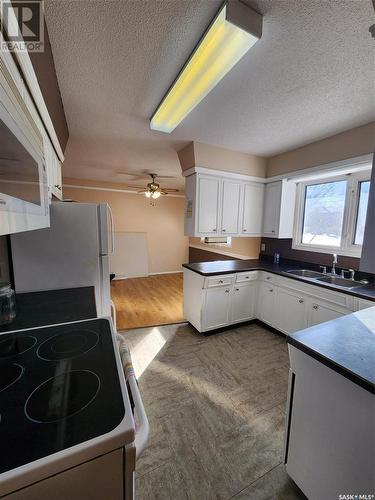 707 Grey Avenue, Grenfell, SK - Indoor Photo Showing Kitchen With Double Sink