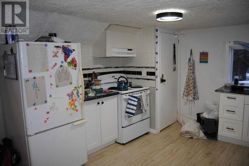 733 Mckenzie Ave, Sault Ste Marie, ON - Indoor Photo Showing Kitchen