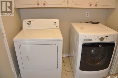 2 Melrose Place, Regina, SK - Indoor Photo Showing Laundry Room