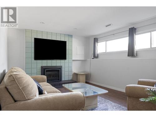 941 Tronson Drive, Kelowna, BC - Indoor Photo Showing Living Room With Fireplace