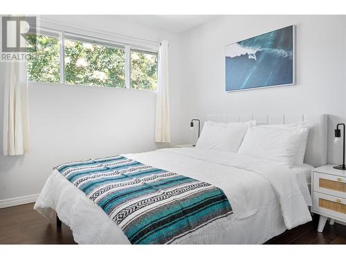 941 Tronson Drive, Kelowna, BC - Indoor Photo Showing Bedroom