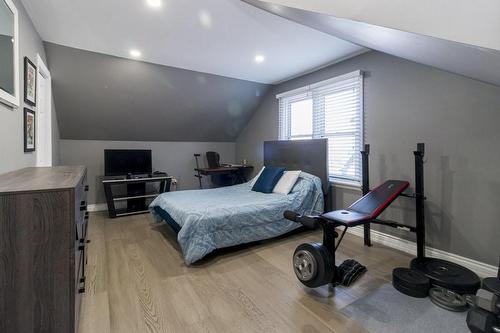 129 West 5Th Street, Hamilton, ON - Indoor Photo Showing Bedroom