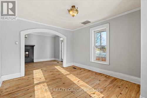 18 Stone St, Belleville, ON - Indoor Photo Showing Other Room
