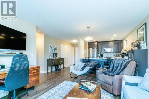 #205 -58 Glenelg St W, Kawartha Lakes, ON - Indoor Photo Showing Living Room