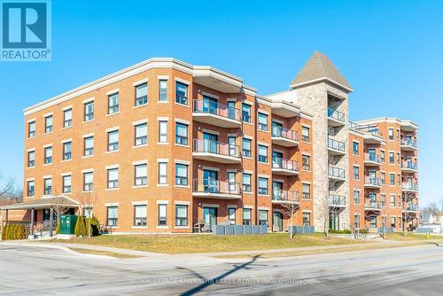 #205 -58 Glenelg St W, Kawartha Lakes, ON - Outdoor With Balcony With Facade