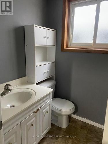 B - 2097 Mountain Grove Avenue, Burlington, ON - Indoor Photo Showing Bathroom