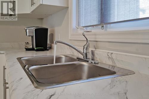 22 Bounty Ave S, Thorold, ON - Indoor Photo Showing Kitchen With Double Sink