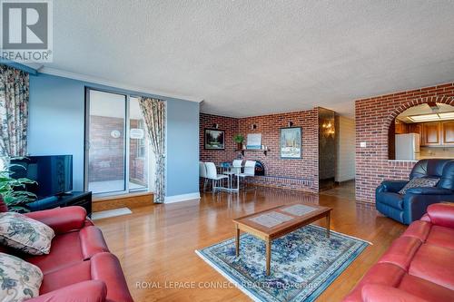 #1701 -121 Ling Rd, Toronto, ON - Indoor Photo Showing Living Room