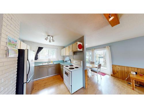 52 Ridgemont Drive, Fernie, BC - Indoor Photo Showing Kitchen