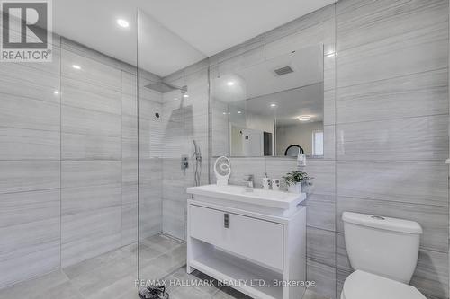 18 Poplar Dr, Richmond Hill, ON - Indoor Photo Showing Bathroom