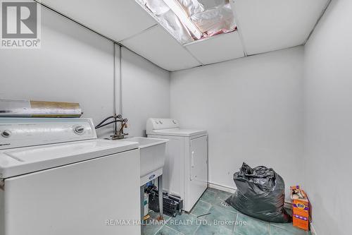 18 Poplar Dr, Richmond Hill, ON - Indoor Photo Showing Laundry Room