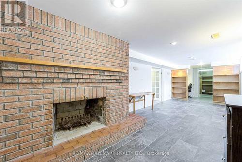 18 Poplar Dr, Richmond Hill, ON - Indoor With Fireplace