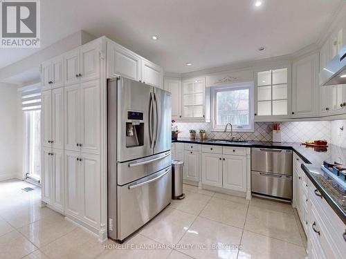 200 Rosedale Heights Dr, Vaughan, ON - Indoor Photo Showing Kitchen