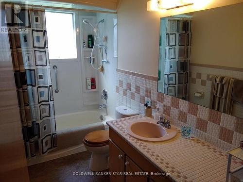6361 Sunset Rd, Central Elgin, ON - Indoor Photo Showing Bathroom