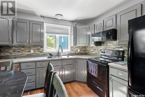 1512 7Th Avenue, Regina Beach, SK - Indoor Photo Showing Kitchen With Double Sink