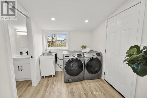 122 State St, Welland, ON - Indoor Photo Showing Laundry Room