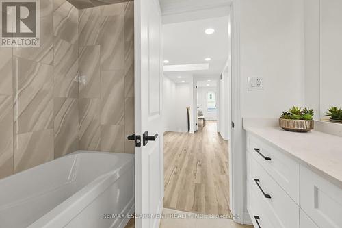 122 State St, Welland, ON - Indoor Photo Showing Bathroom