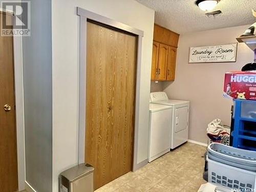 513 2Nd Street E, Spiritwood, SK - Indoor Photo Showing Laundry Room