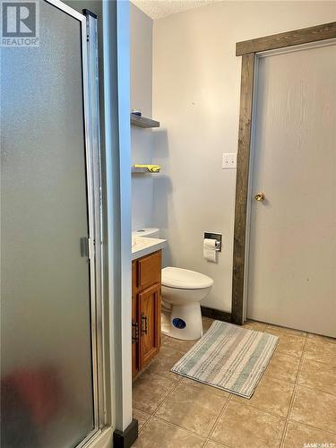 513 2Nd Street E, Spiritwood, SK - Indoor Photo Showing Bathroom