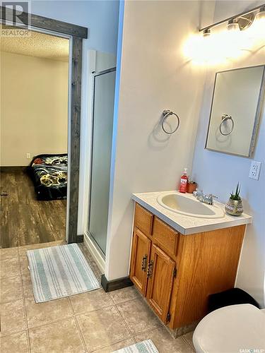 513 2Nd Street E, Spiritwood, SK - Indoor Photo Showing Bathroom