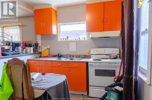 1531 Windsor Avenue Unit# Upper, Windsor, ON - Indoor Photo Showing Kitchen With Double Sink
