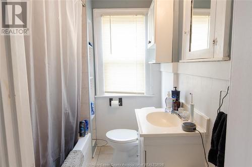 1531 Windsor Avenue Unit# Upper, Windsor, ON - Indoor Photo Showing Bathroom