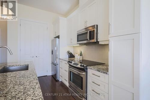 309 - 15277 Yonge Street, Aurora, ON - Indoor Photo Showing Kitchen With Upgraded Kitchen